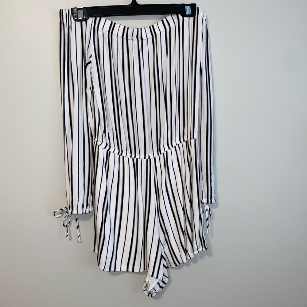 Stripped Romper! Comes with straps! - Picture 3 of 8
